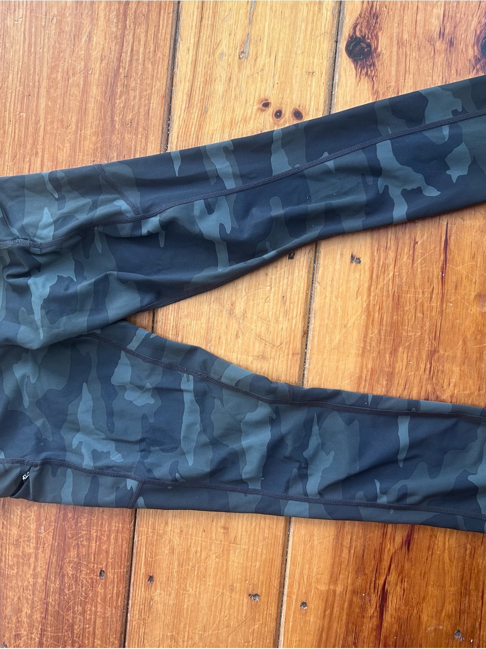 Athleta Kids Camo Leggings - Dark Green & Black